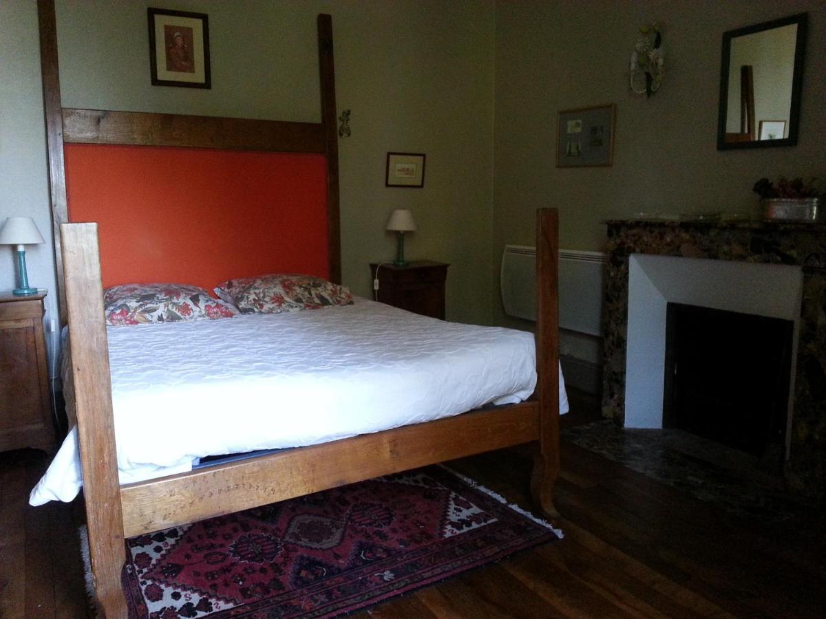 Bed and Breakfast Le Logis Les Pineaux Exterior foto