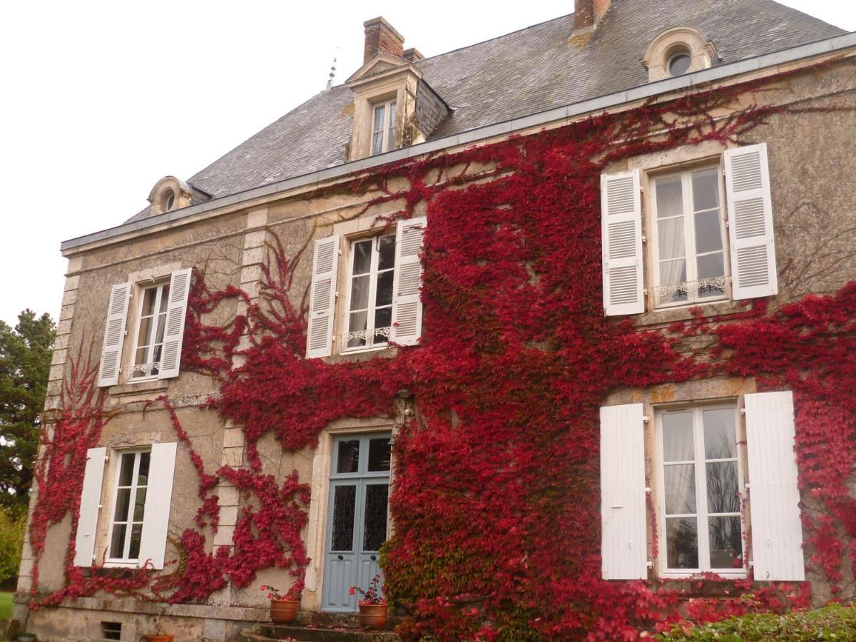 Bed and Breakfast Le Logis Les Pineaux Exterior foto